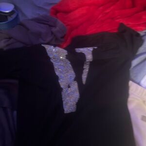 Black v-friends shirt